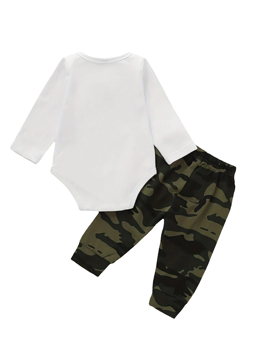 Witte romper met strik "Ladies" en broekje en muts in combat stijl