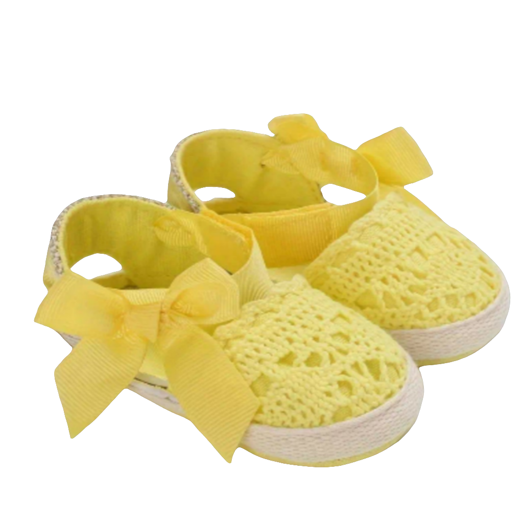 Body geel "Peace and love" en zwarte broek met zonnebloem en wijde pijpen (eventueel te combineren met gele schoentjes/ gympjes)