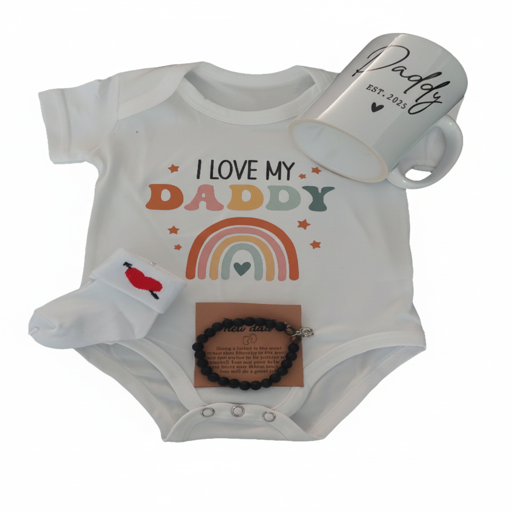 pakket om de nieuwe papa te verblijden. De pakjes zijn ingepakt en worden daarna in cellofaan gedaan. Het pakket bevat de volgende items: Beker, armbandje, sokjes en een romper. Vanwege de kwetsbaarheid zit de beker in een piepschuim verpakking. Dit om te voorkomen dat de beker tijdens levering kapot gaat.