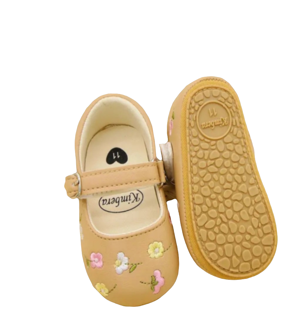 schoentjes beige met geborduurde bloemetjes