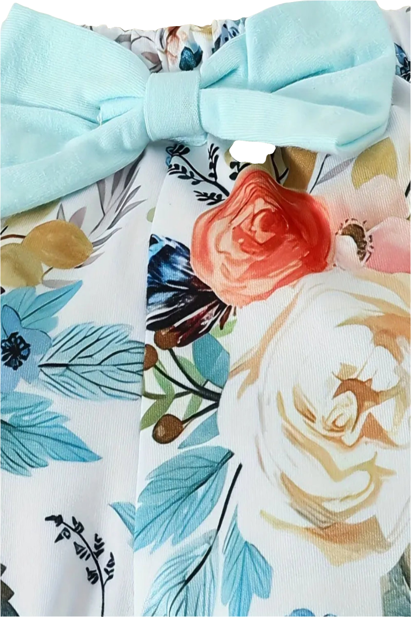 Body turkoois "JUST A GIRL WHO LOVES HER DAD" en broek met bloemen met wijde pijpen