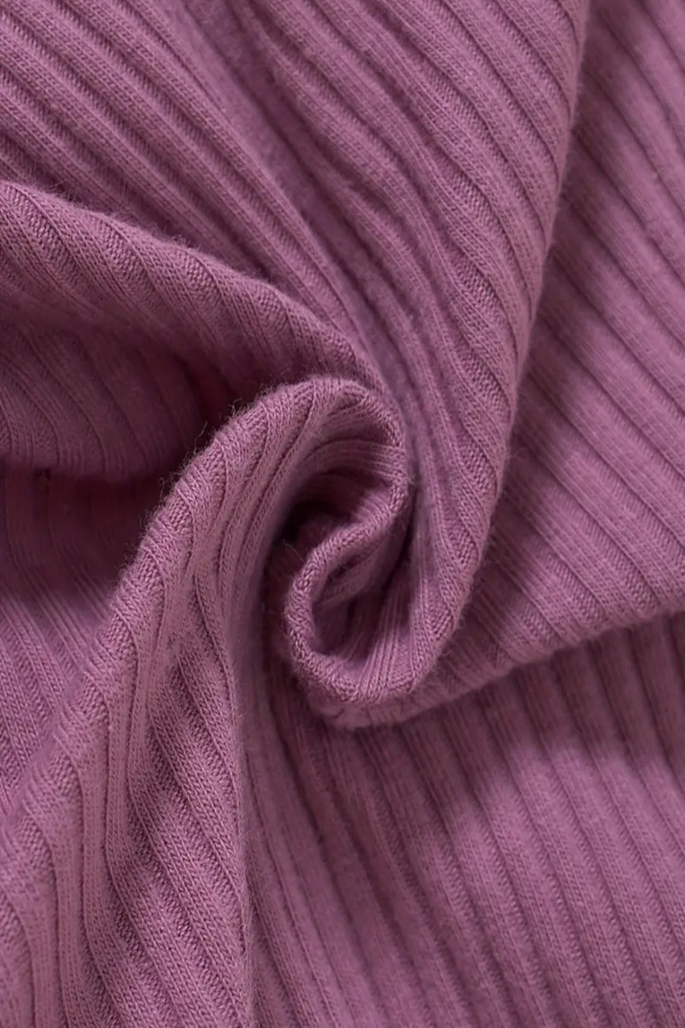 body met lange mouw en gebloemde broek paars