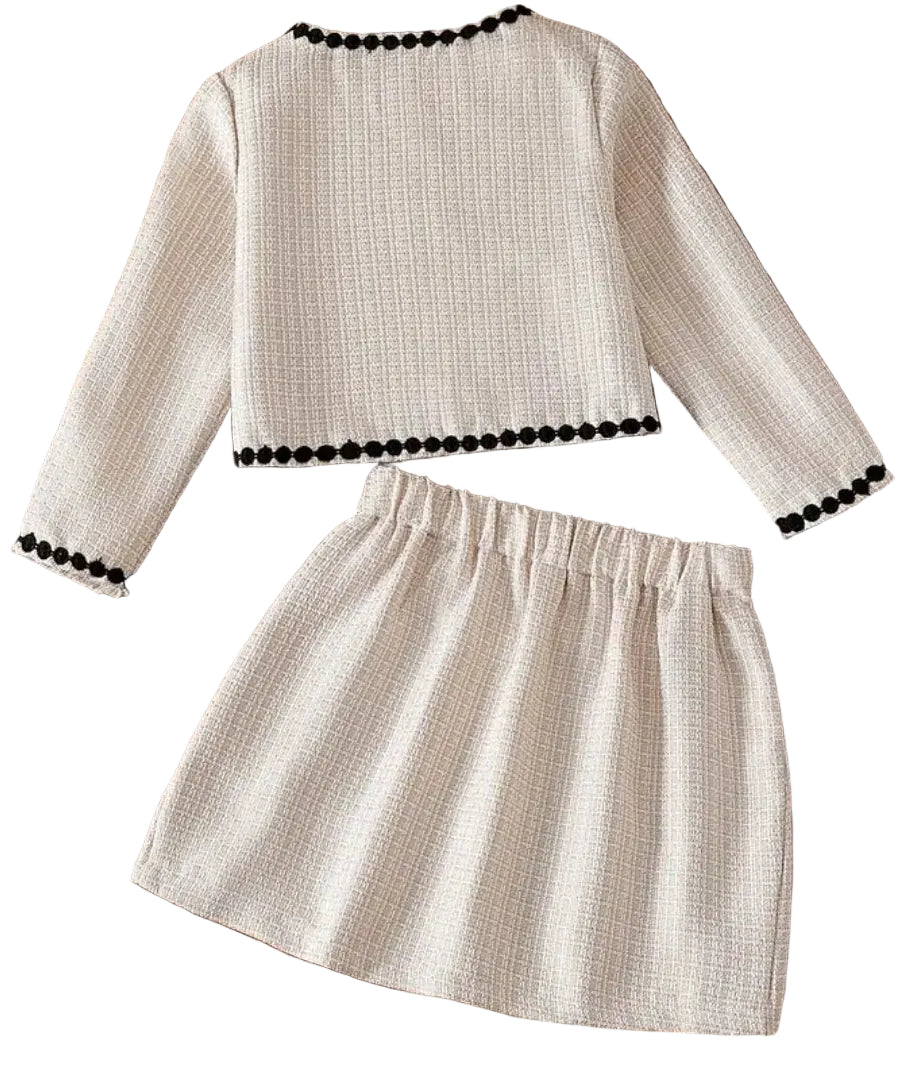 Jasje creme met zwarte accenten met bijpassend met rokje