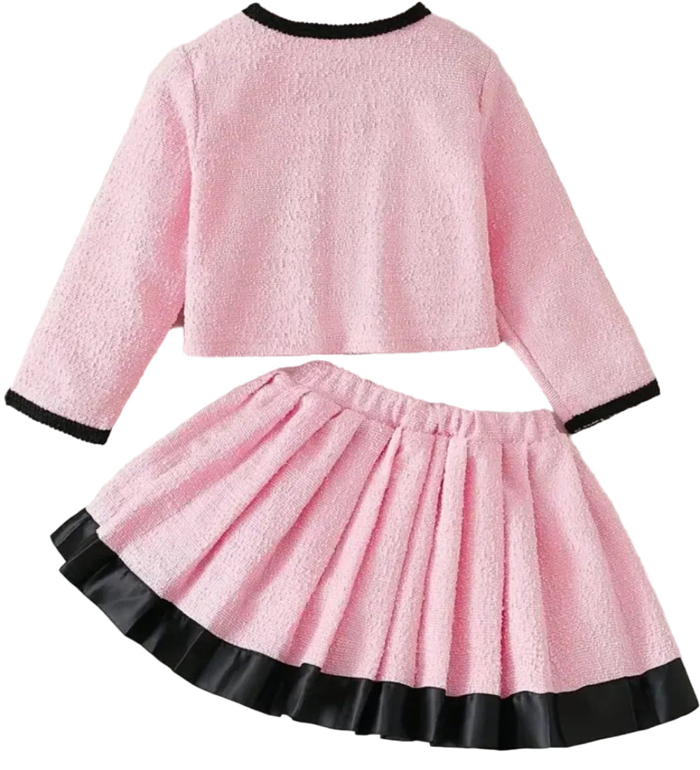 Feestelijk setje kort jasje met rokje. Roze met zwarte randen en een strikje op het jasje.