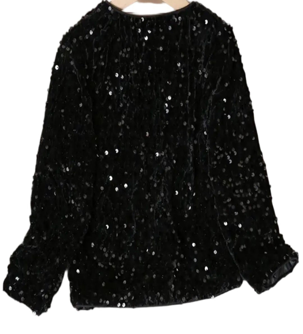 Jasje voorzien van zwarte pailletten en strikjes