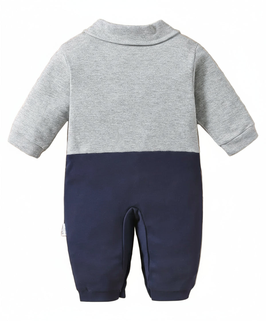 Boxpak "Mijn eerste kerstkostuum" grijs jasje en marineblauwe broek met vlinderdas