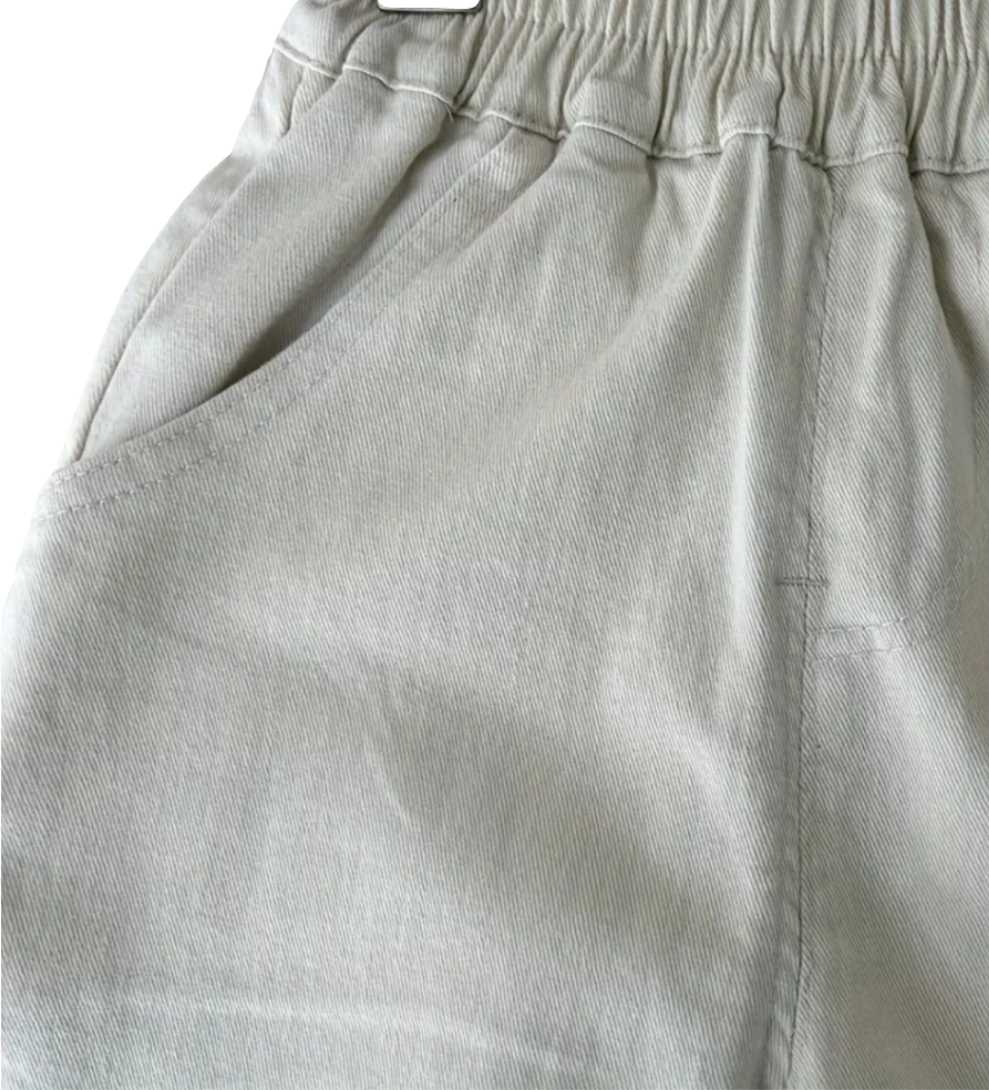 pantalon kaki of beige