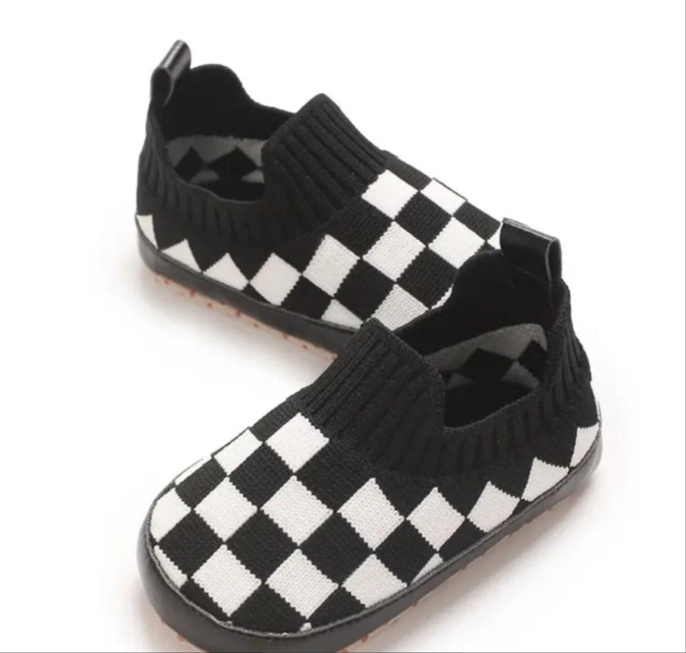 Instappers Urban / checkerboard stijl zwart met chestboard motief zwart wit ( ook in blauw en beige verkrijgbaar)