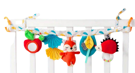 vrolijke spiraal voor aan het ledikant of de box voor de ontwikkeling van de baby