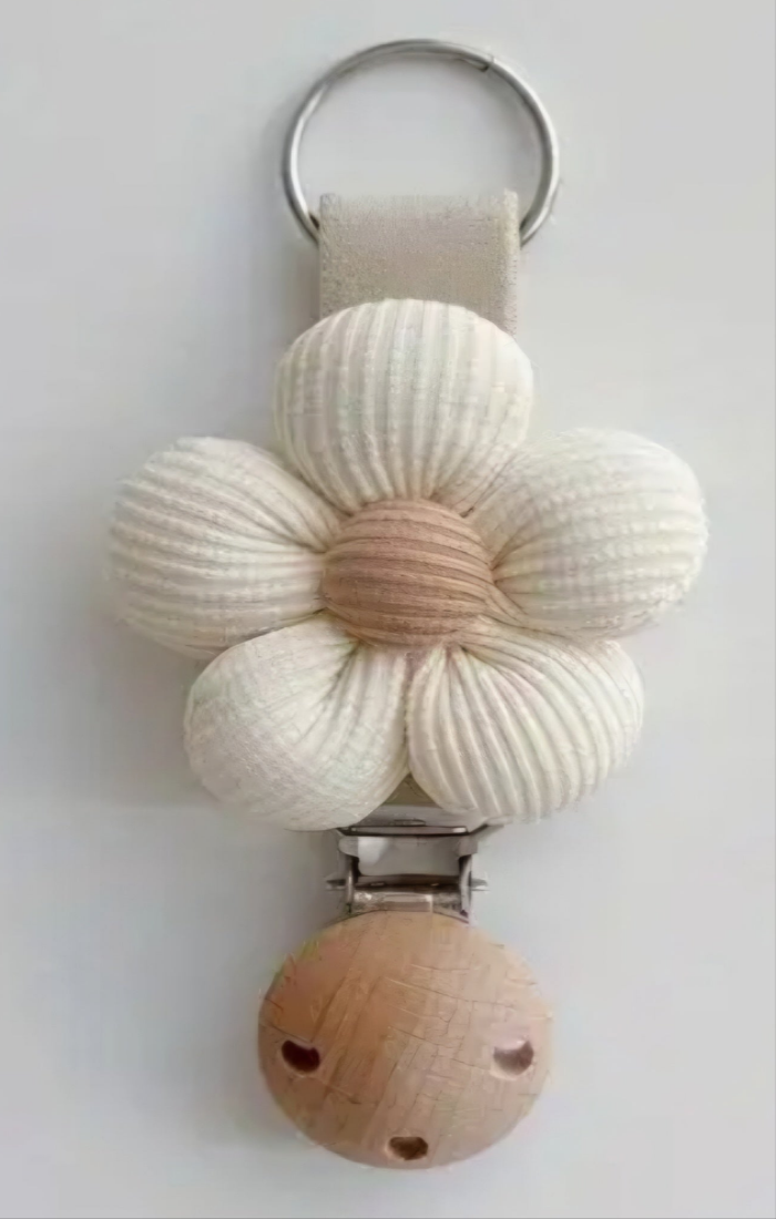 speenklem met bloem of beertje