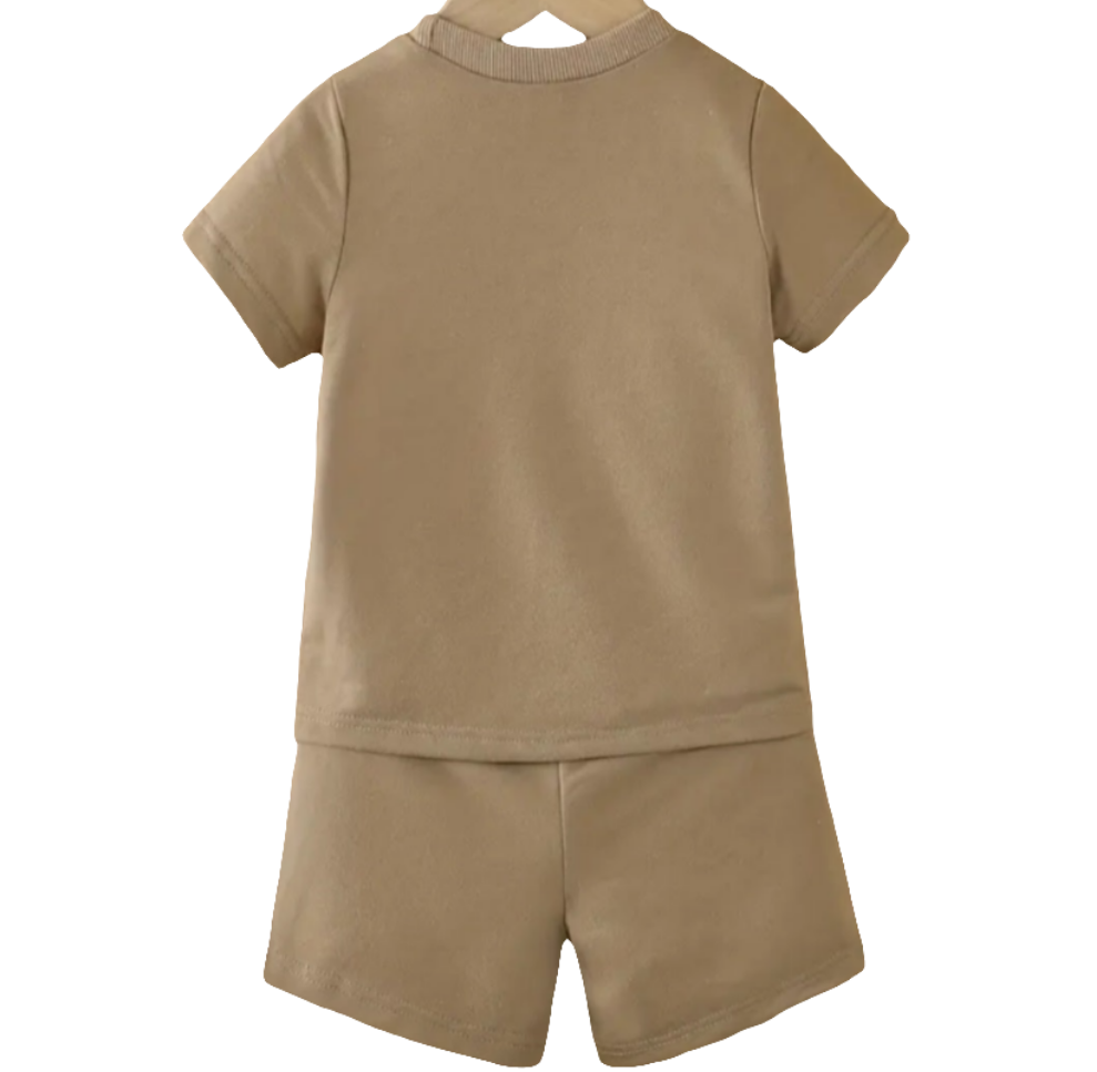 set:" LOS ANGELES". shirt met short in kaki