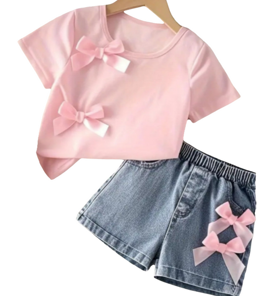 Shirt roze met strikjes en jeans short met strikjes 