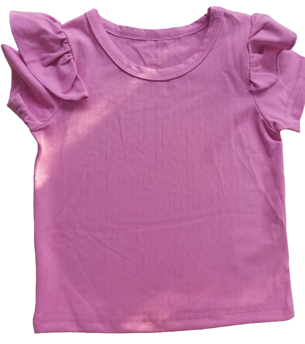 shirt felroze met ruches op de schouders(leuk te combineren met de shorts )