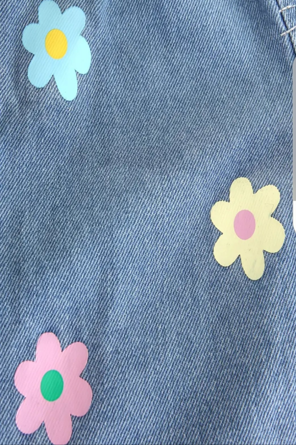 Denim jeans met gekleurde bloemen