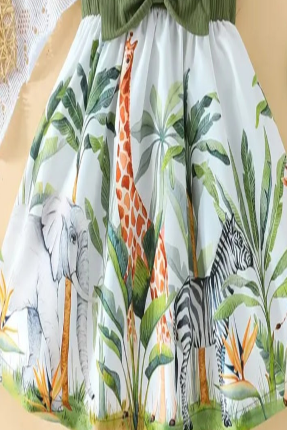 Jurkje groen met jungleprint en strikje