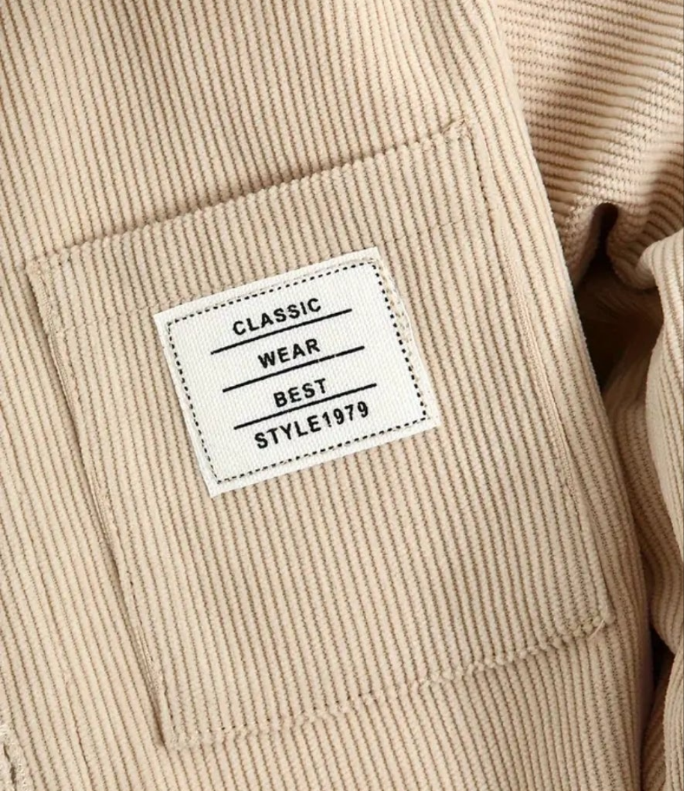 Overhemd beige in fijne rib en jeans met elastische tailleband