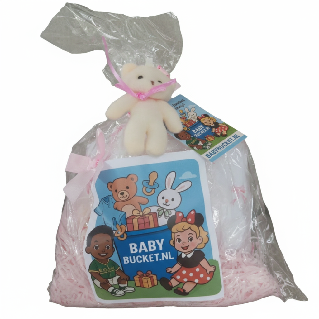 Opgemaakt doorzichtige cellofaan met 4 kadootjes: rompertje, verzorgingsdoosje, rammelaar of knuffeldekentje en een mutsje met wantjes.  Dr kadootjes zijn geheel ingepakt in mooi vloeipapier met papierrafia op kleur.

