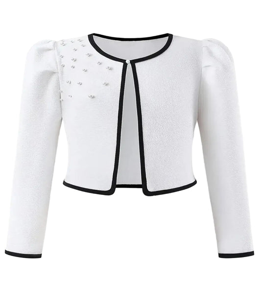 Mooi kort jasje voor over een avondjurkje. Wit met zwarte bies en pareltjes