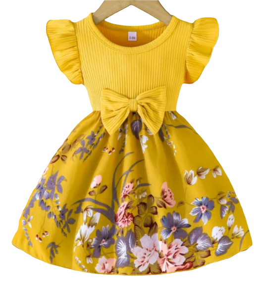 Jurk geel met bloemen en strik( te combineren met de gele schoentjes)