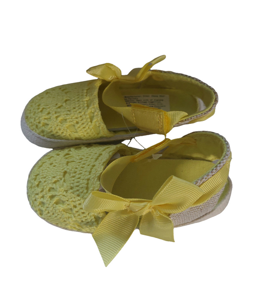 Katoenen meisjesschoenen geel kant  met strik
