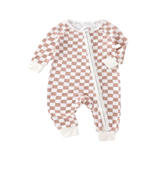 Bamboe Boxpak urban / checkerboard. te combineren met de instapper Urban beige. Deze kledingstukken zijn gemaakt van biologische bamboevezels die zorgen voor een ultrazachte aanraking, essentieel voor het comfort van de baby. 