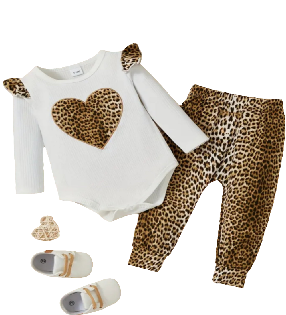 Body wit met hart in panterprint  en broek