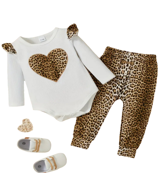 Body wit met hart in panterprint  en broek