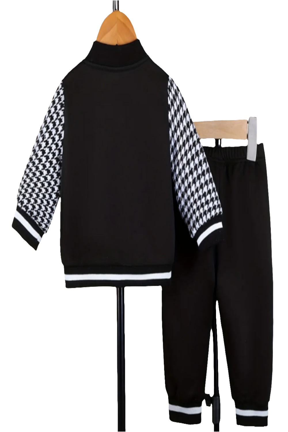 Joggingpak zwart met letter K op jack en broek