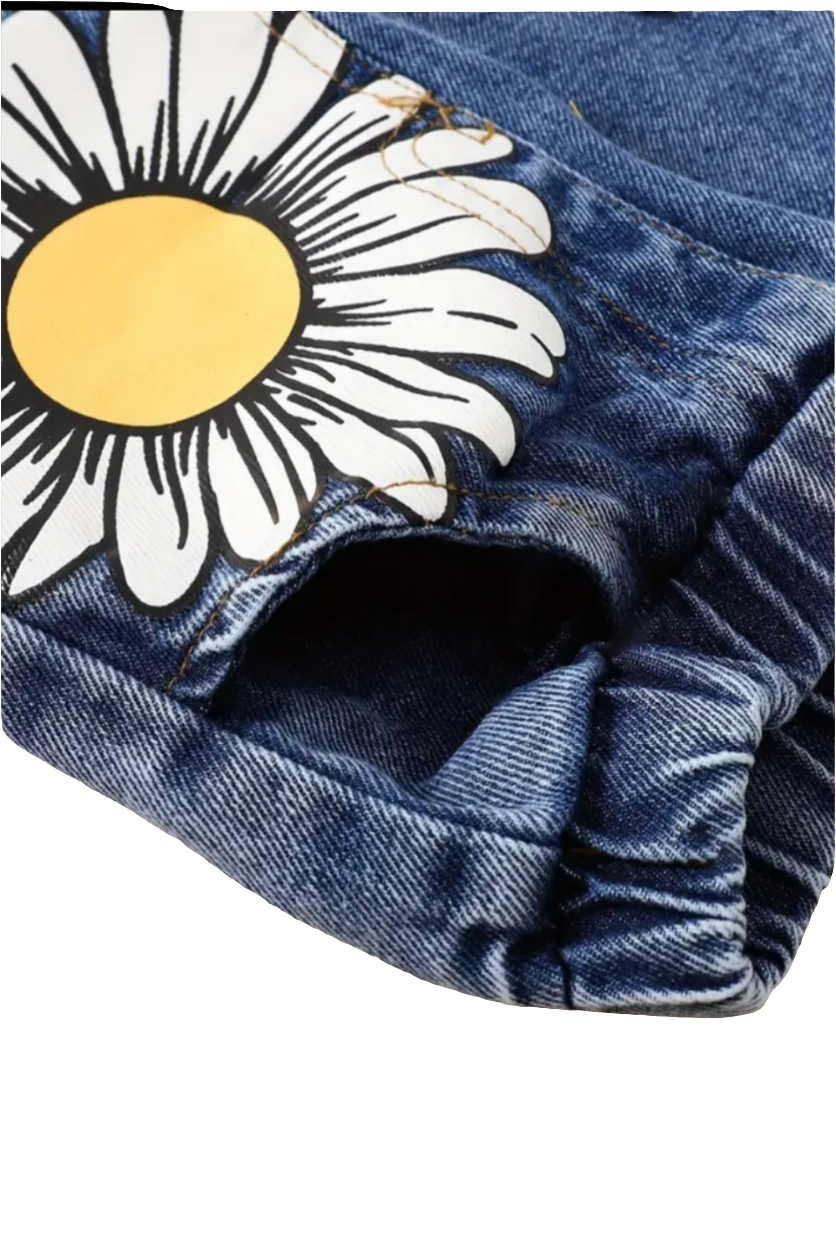 Set: Shirt geel met hartjes en jeansshort met bloem. Leuk te combineren met de gele gympjes.