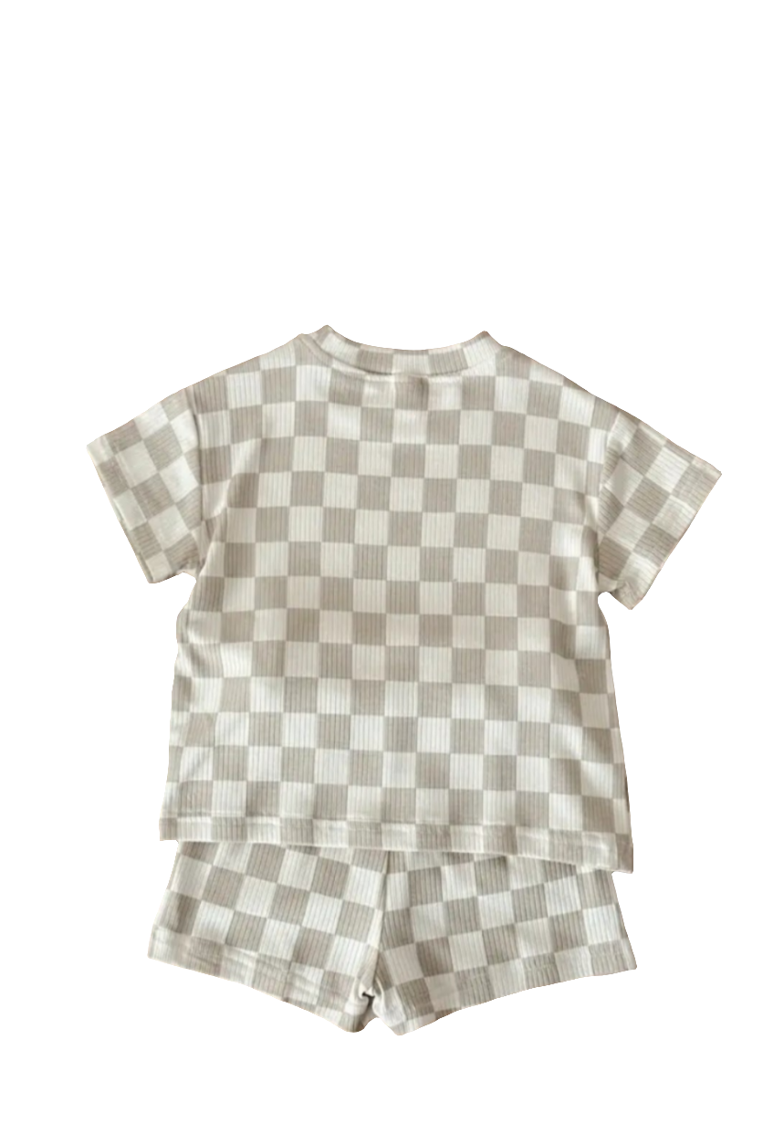 Set voor de zomer: urban / checkerboard  T-shirt met short. Eventueel te combineren met de instapper Urban beige.