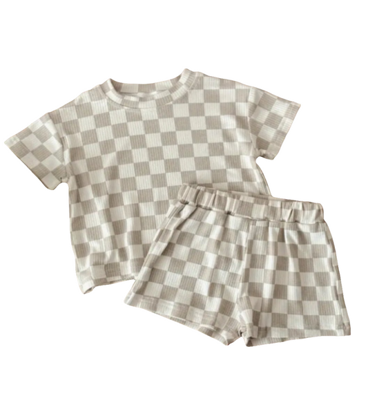 Set voor de zomer: urban / checkerboard  T-shirt met short. Eventueel te combineren met de instapper Urban beige.