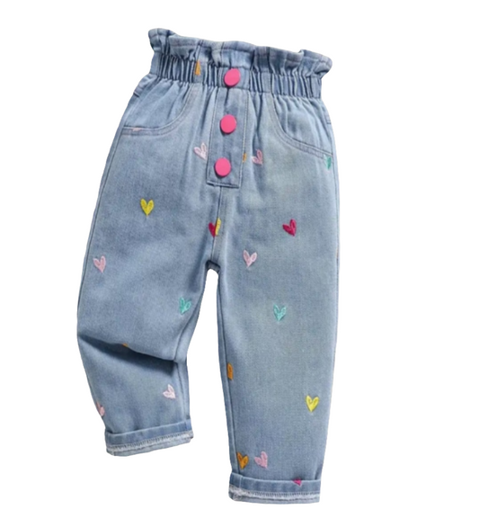 Denim jeans met gekleurde hartjes en roze knoopjes (leuk te combineren met bijpassend jack)