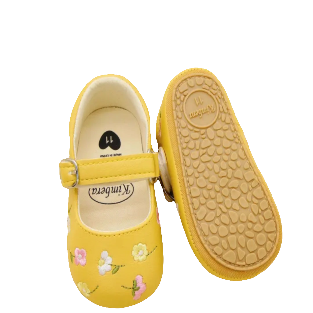schoentjes geel met geborduurde bloemetjes