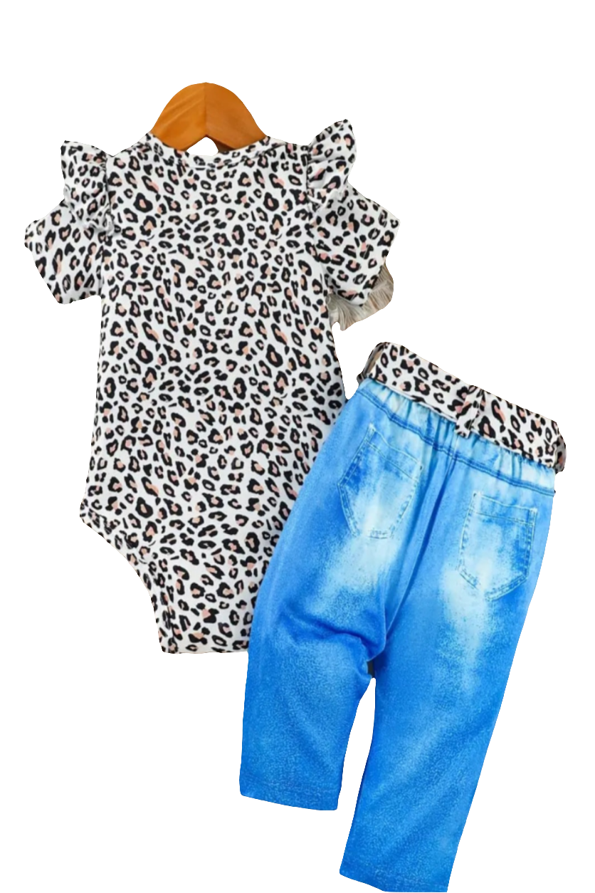 body wit met panterlook en broek in jeanslook