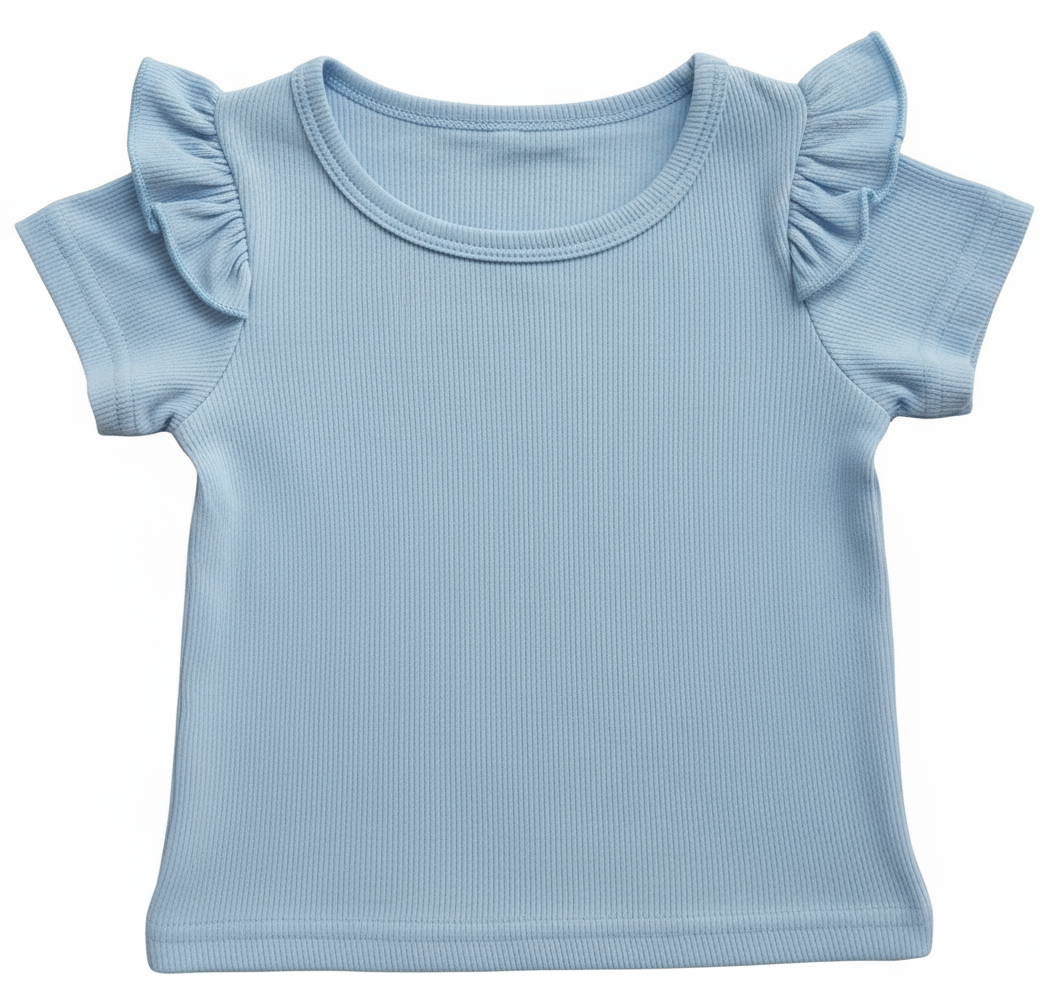 shirt lichtblauw met ruches op de schouders voor meisje( leuk te combineren met de shorts)