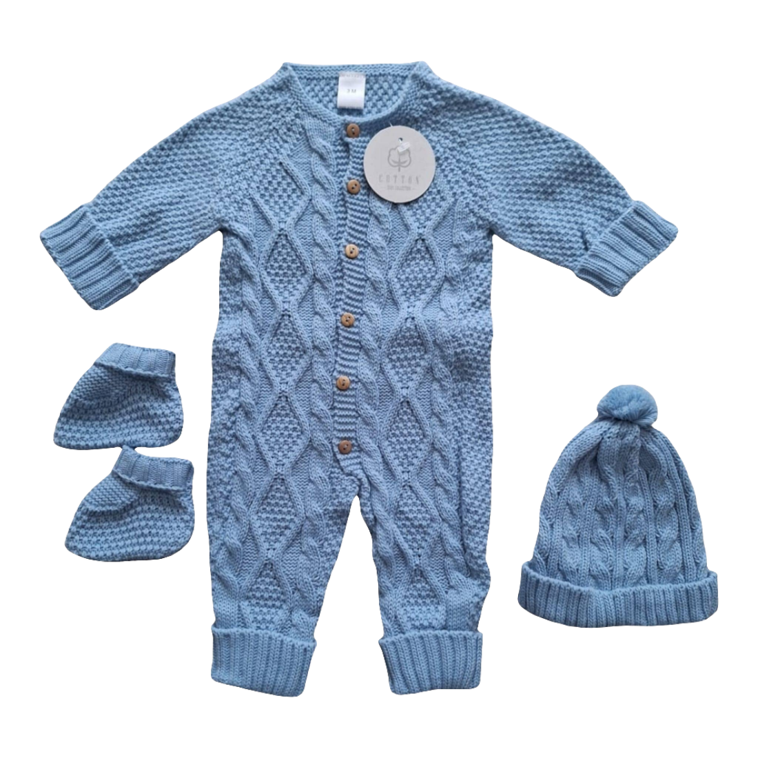 Set van Cotton Socks. Deze set is zorgvuldig ontworpen om de groei van de kleintjes te volgen, zodat ze de wereld met vrijheid en vreugde kunnen verkennen. We weten dat het leven met een baby vol uitdagingen kan zijn, daarom hebben we praktische en onderhoudsvriendelijke kleding gecreëerd. Alle stukken zijn wasbaar en klaar om snel opnieuw te worden gebruikt, zonder in te boeten aan kwaliteit. Cotton Socks is de perfecte combinatie van zorg, comfort en duurzaamheid voor de dagelijkse behoeften van je baby. 