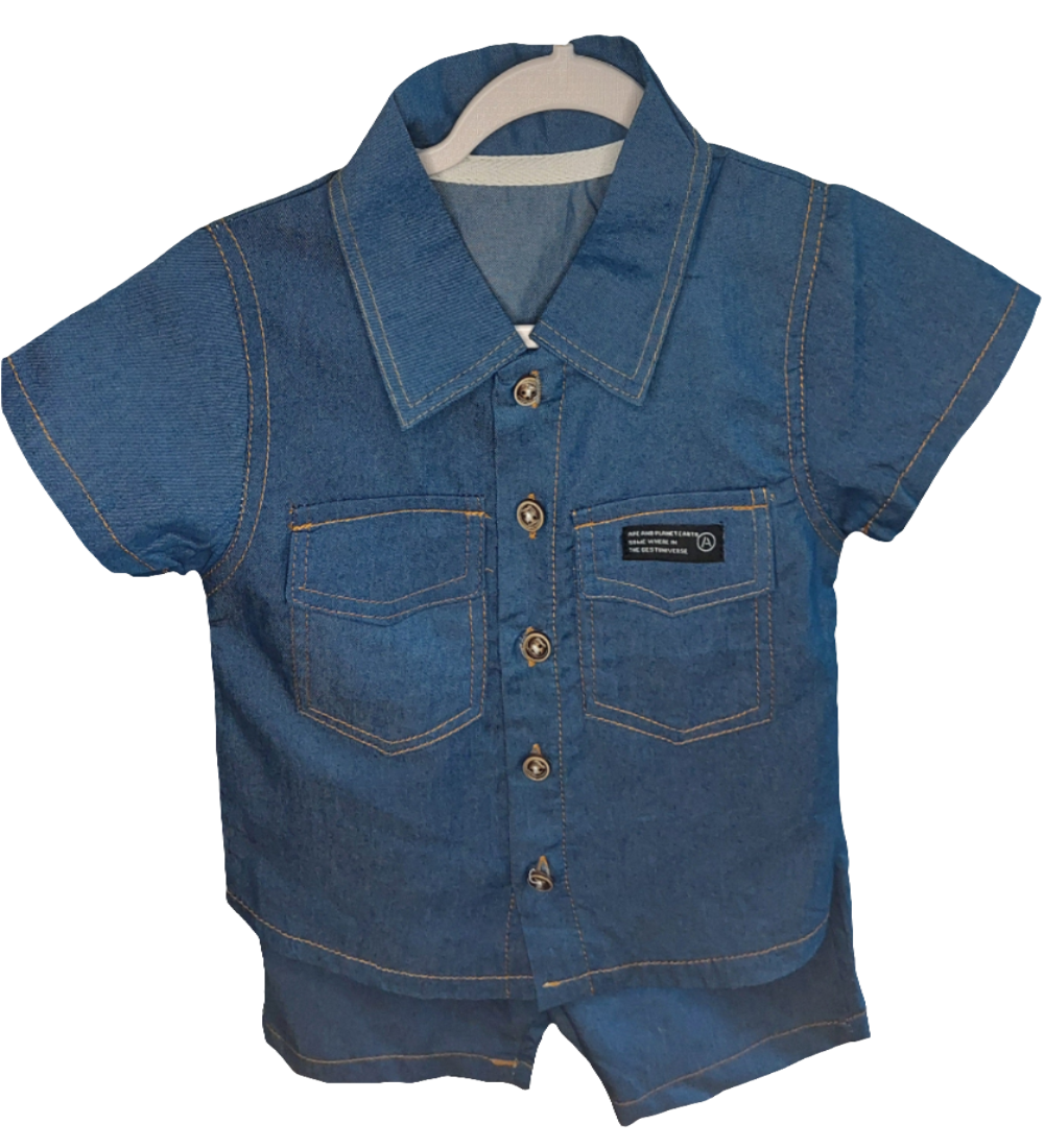 set overhemd met korte mouwen en short met zwart logo.