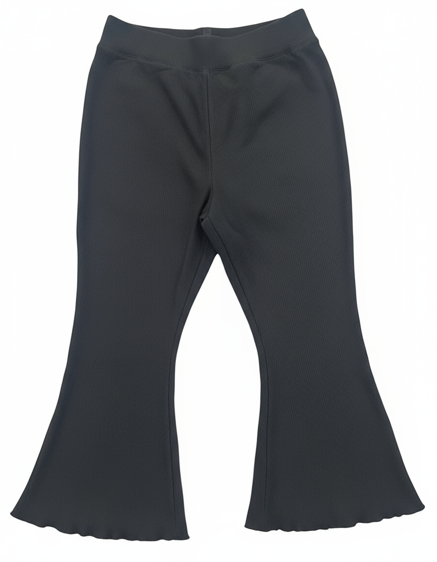 Broek met wijde pijpen en split aan de onderzijde. Met elastische band.In zwart, crème en beige verkrijgbaar