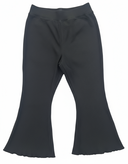 Broek met wijde pijpen en split aan de onderzijde. Met elastische band.In zwart, crème en beige verkrijgbaar