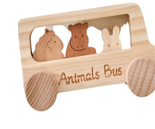 houten bus met 3 diertjes