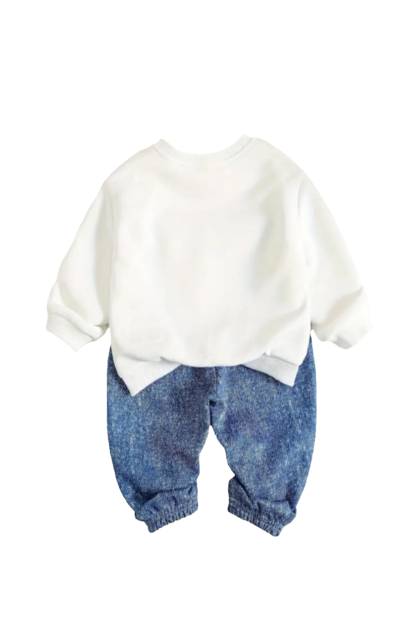 Witte trui met broek in denimlook. Leuk in combinatie met de denim gymp