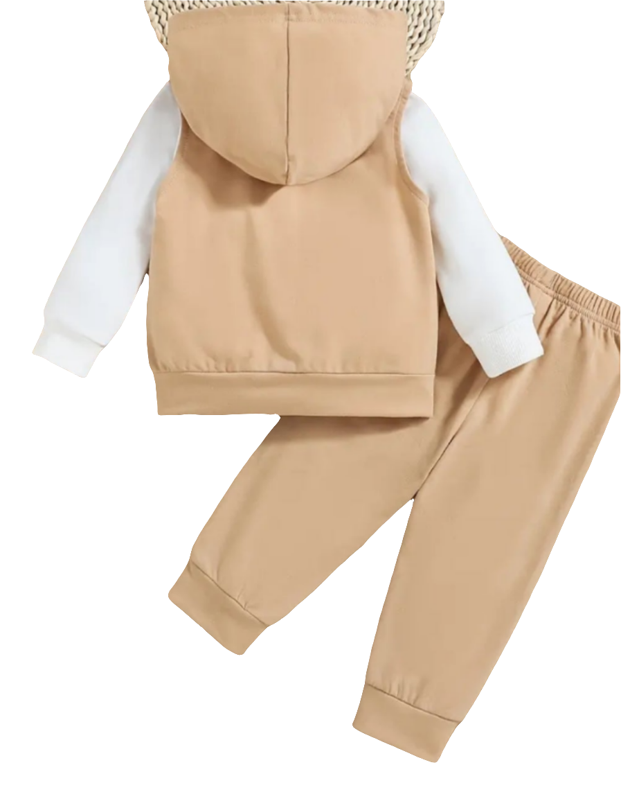 Vest en joggingbroek in beige met witte sweater met beertje