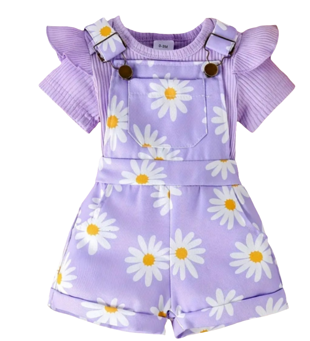 Tuinpak kort lila met madeliefjes en eeen katoenen body.Te combineren met de witte gympjes.