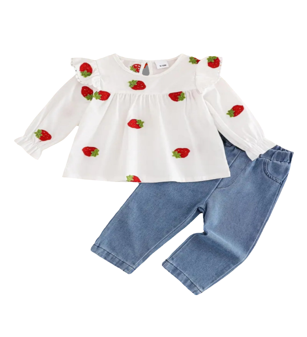 blouse wit met aardbeien met jeans met elastische tailleband( te combineren met witte gympen met aardbeien)