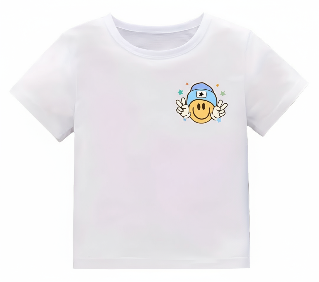 shirt MAMA'S BOY wit met aan voorzijde een klein logo en aan achterzijde een grote print