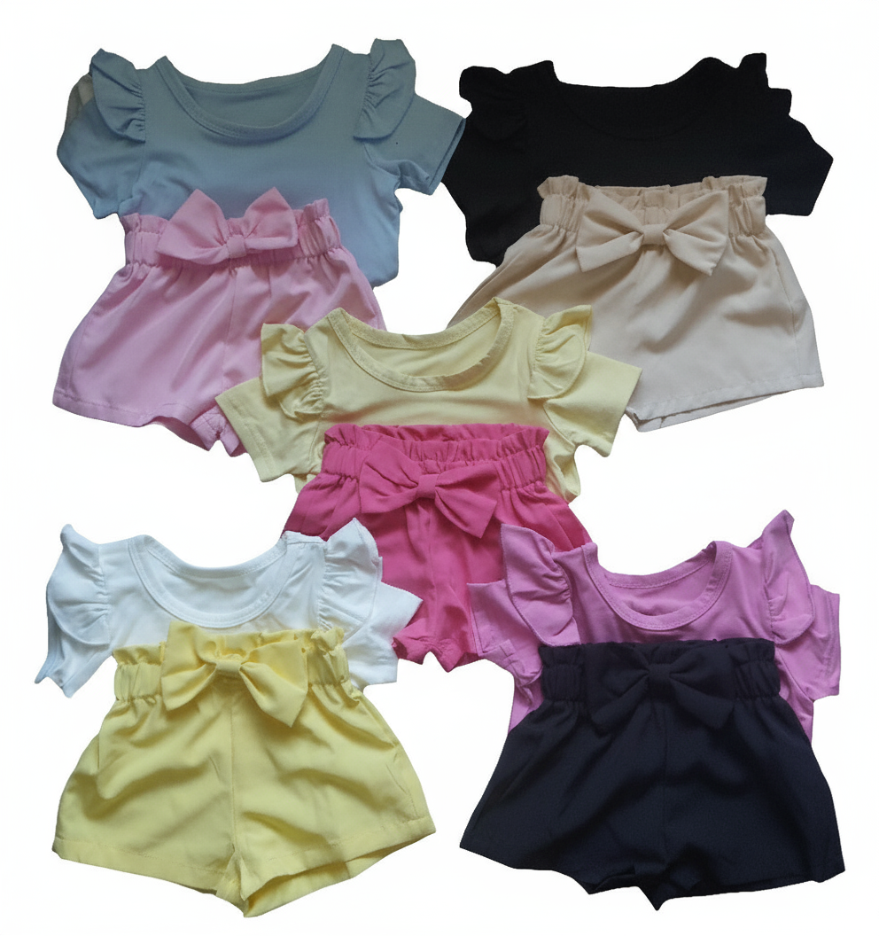 shirt lichtblauw met ruches op de schouders voor meisje( leuk te combineren met de shorts)