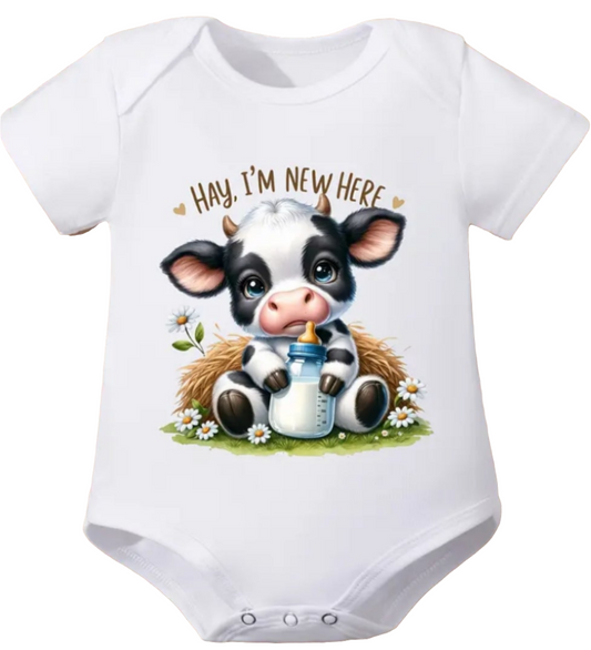 Katoenen romper   " Hay I 'm new here" in wit of grijs