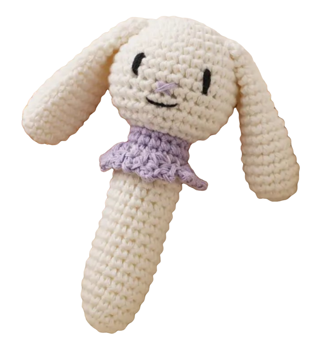 Leuke kleine rammelaar perfect voor de babyhandjes.Handgemaakt van katoen.