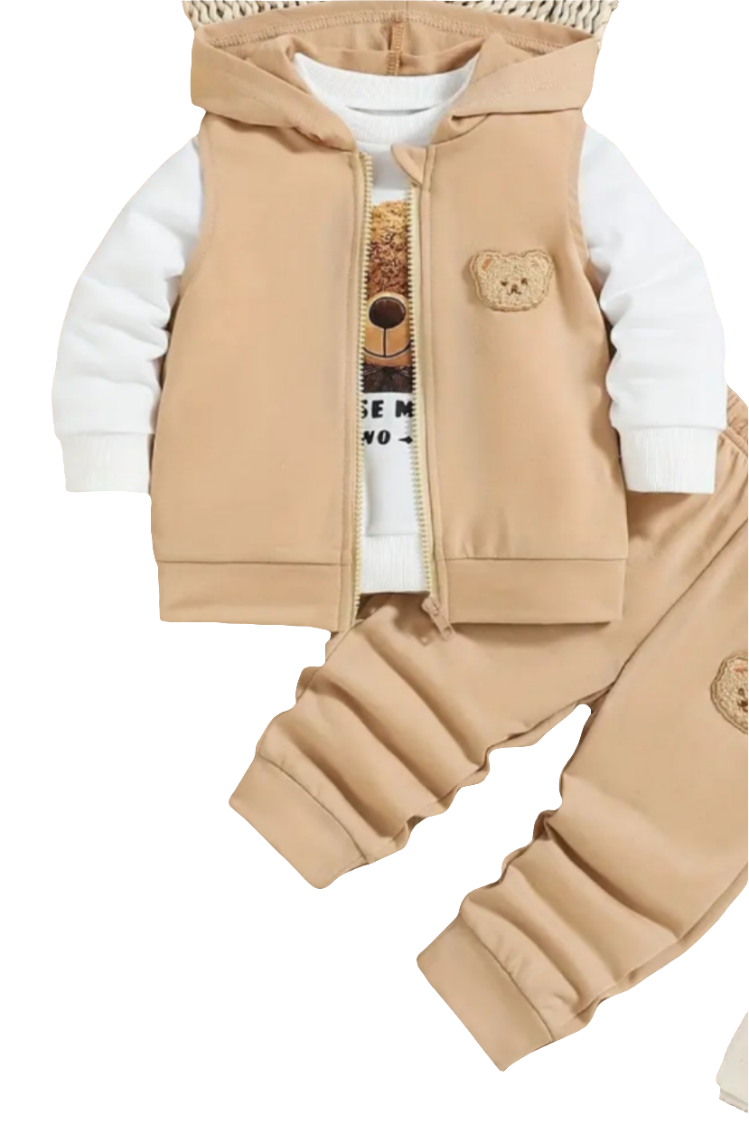 Vest en joggingbroek in beige met witte sweater met beertje