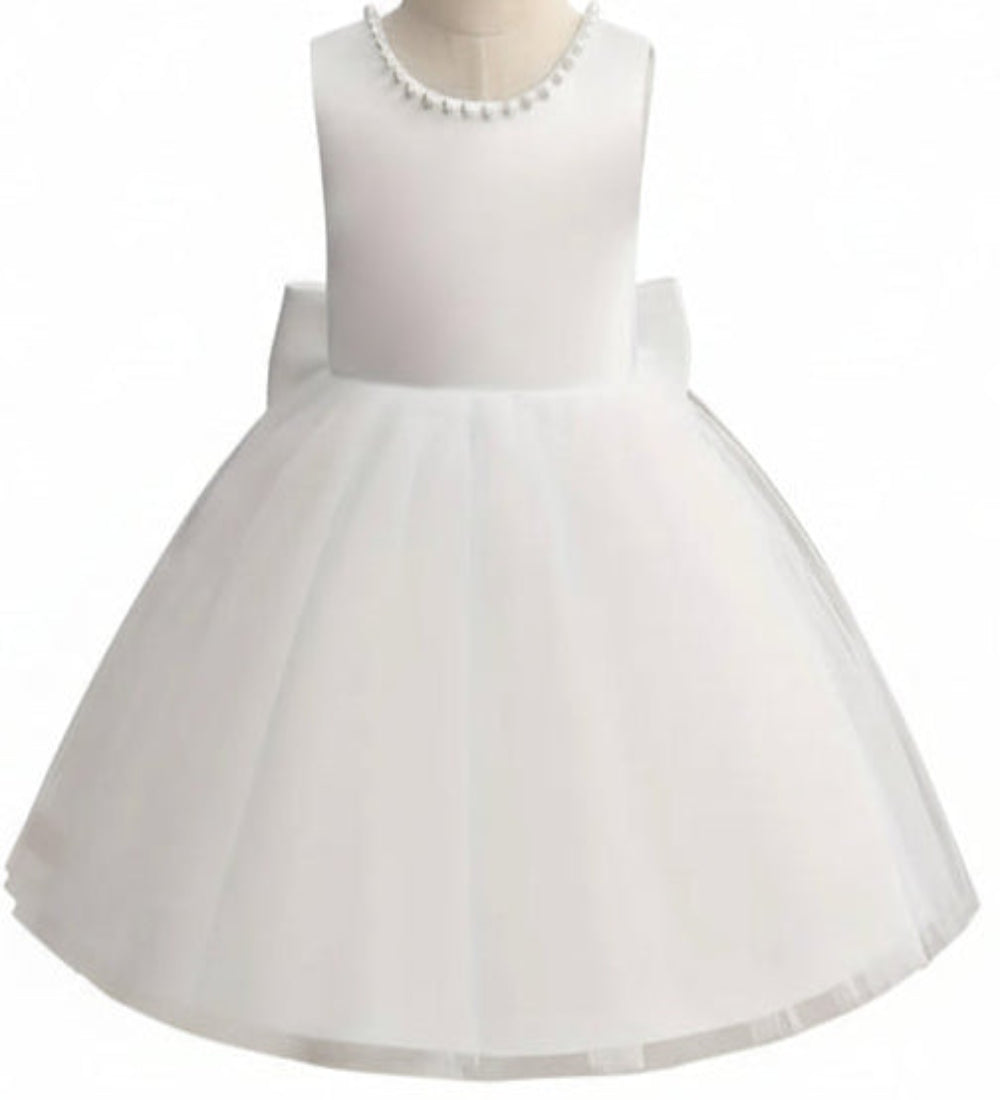 Avondjurk. Mouwloos met wijde tule rok met sterren. Hierin is je kindje een prinsesje! Met mooie pareltjes en een wijde rok.